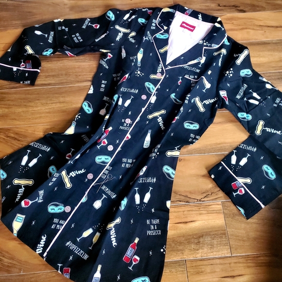 WINE ENTHUSIAST Pajama- Size M (NWOT) - Picture 9 of 9